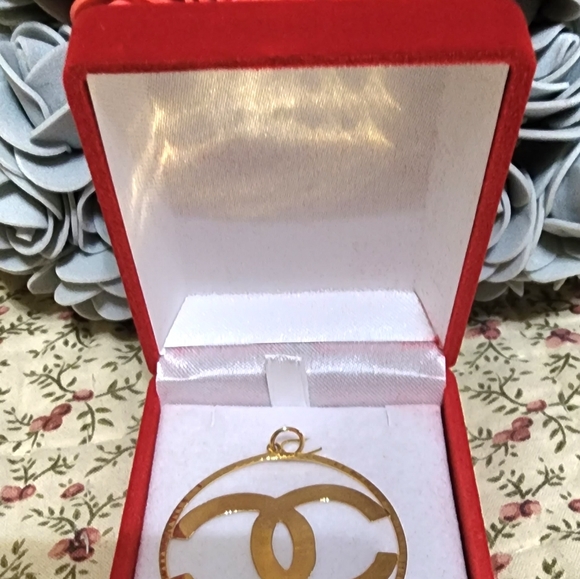 Stamp 18k Pendant NWT. - Picture 3 of 8